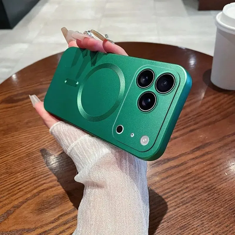 (iphone 13 Pro Verde) Funda Magnética De Tpu Suave Con Pintura Metalizada Y Protector De Lente Para Carga Inalámbrica