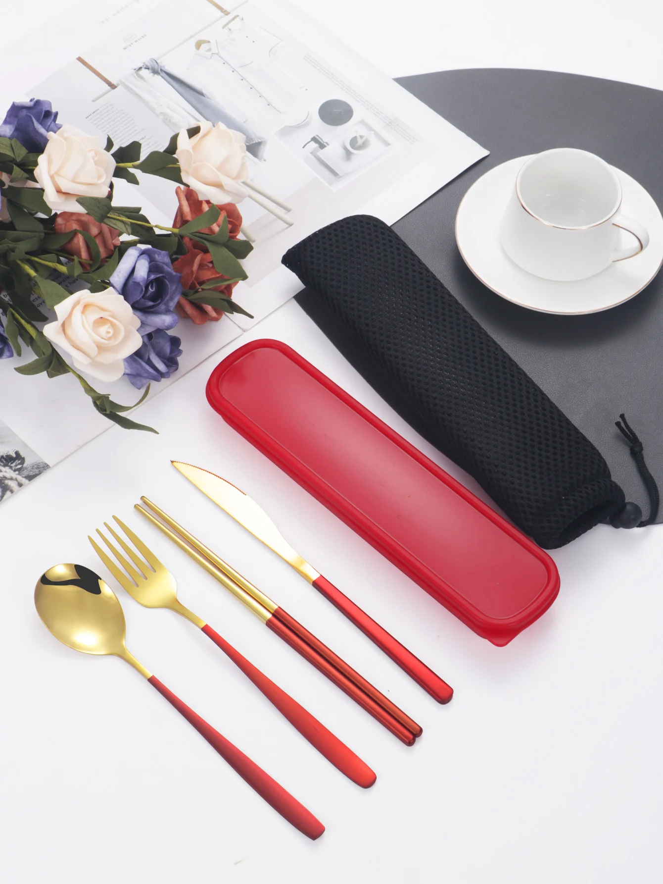 Cubiertos (rojo Y Dorado): Cuchillo, Tenedor, Cuchara, Palillos, Con Caja.