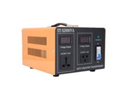 El transformador convertidor de voltaje de 2500 W aumenta o reduce el voltaje para obtener la máxima potencia