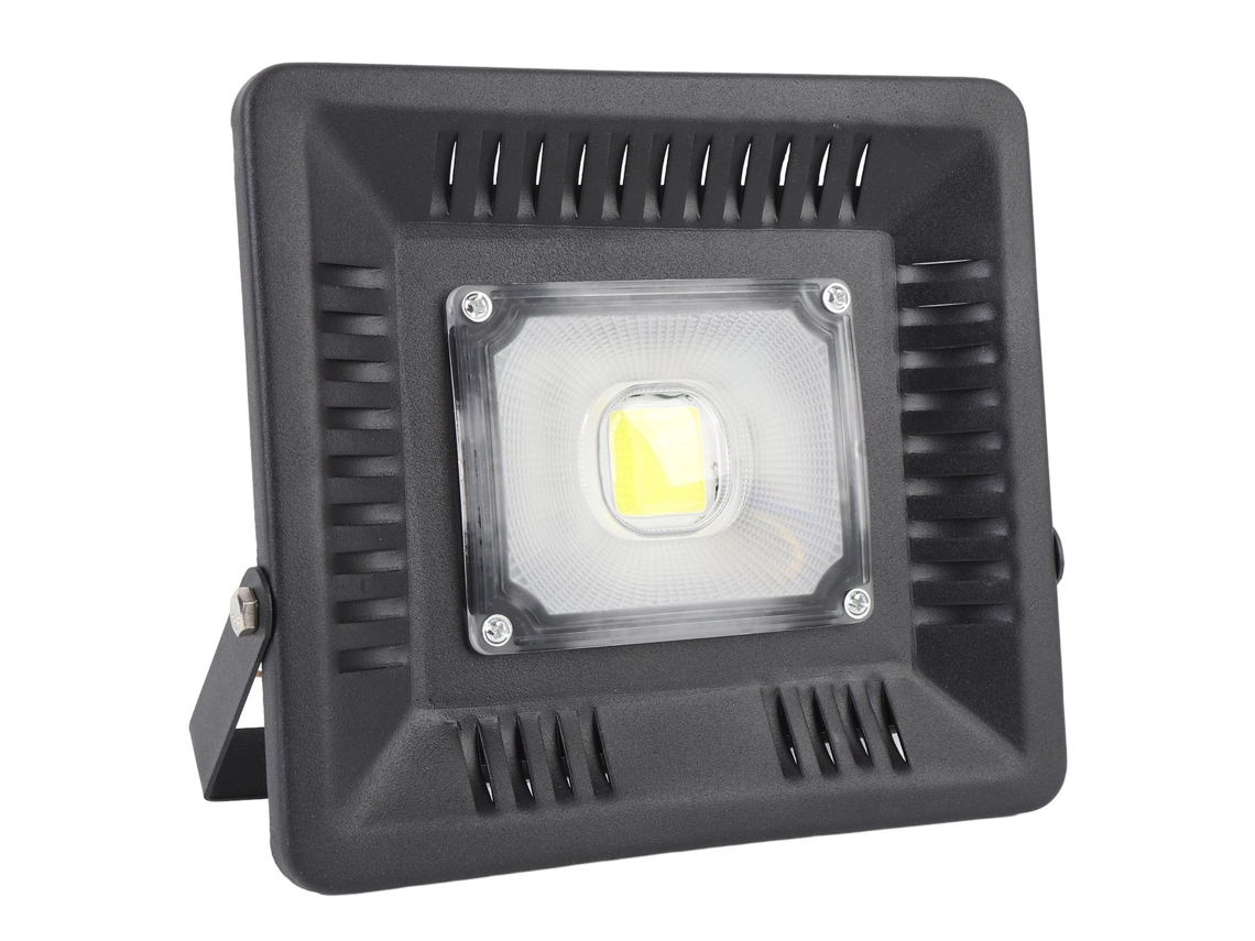 Proyector LED 2026 de 50 W y 5000 lm, resistente al agua IP65, para uso en exteriores, luz blanca con soporte metálico ajustable.