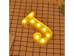 Letra LED J Iluminada con Luz Blanca Cálida, Altura 22cm, Funcionamiento a Pilas 2*AA