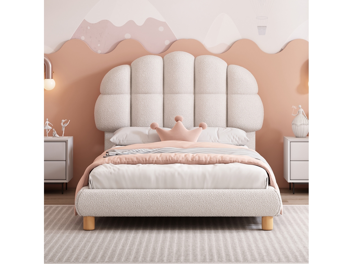 Cama infantil sencilla de 90 x 200 cm tapizada en tejido bouclette. Cabecero en forma de nube con estructura de láminas en MDF blanco.
