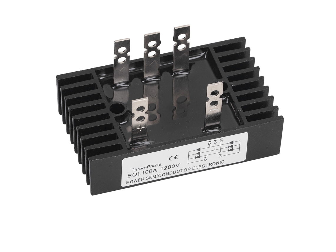 Módulo rectificador de puente trifásico de 100 A y 1200 V con disipador de calor.