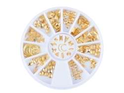 Accesorios para uñas decoradas con pedrería, cristales y apliques de pedrería.