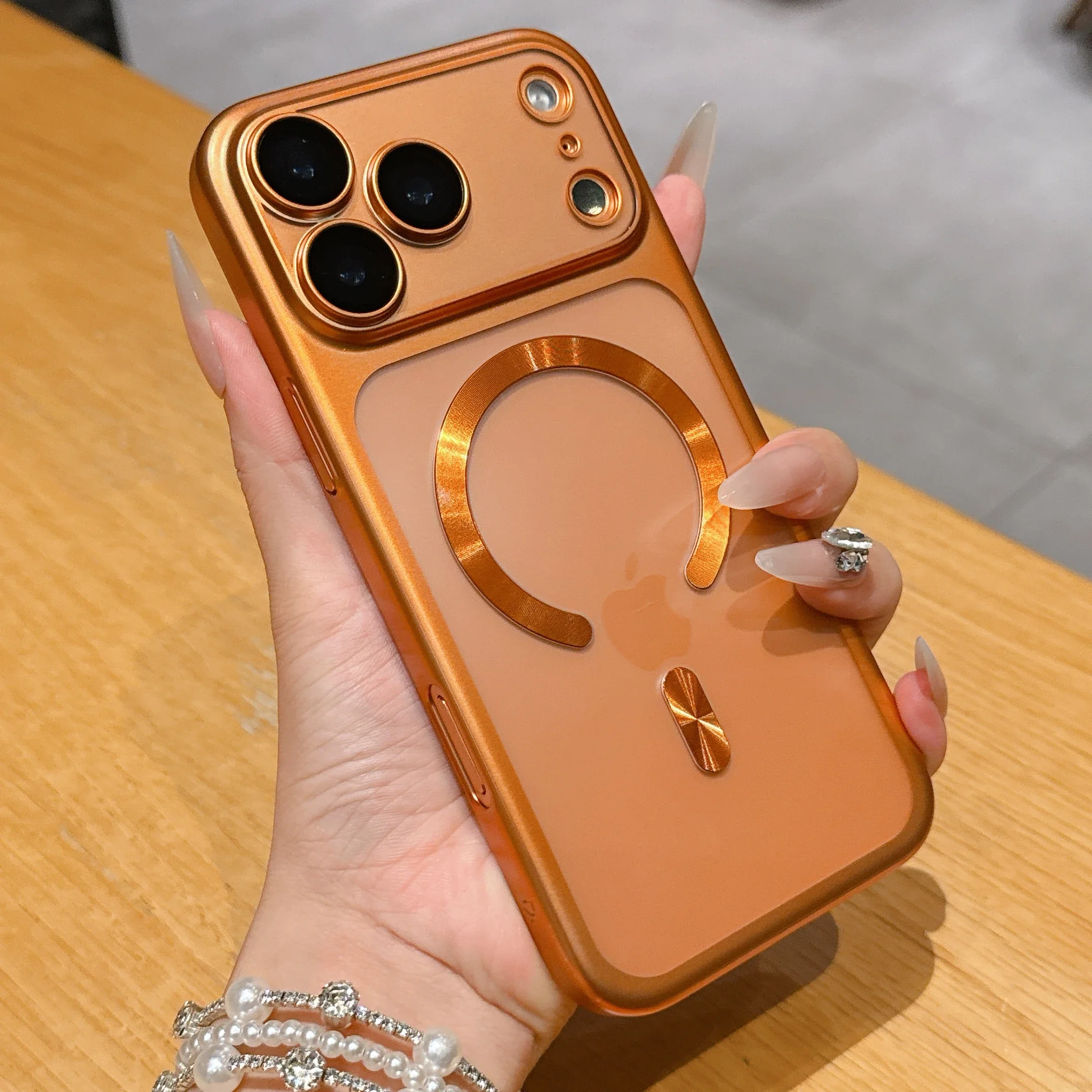 (iphone 15 Naranja) Funda Protectora Con Proceso De Galvanoplastia Mate Y Protector De Lente.