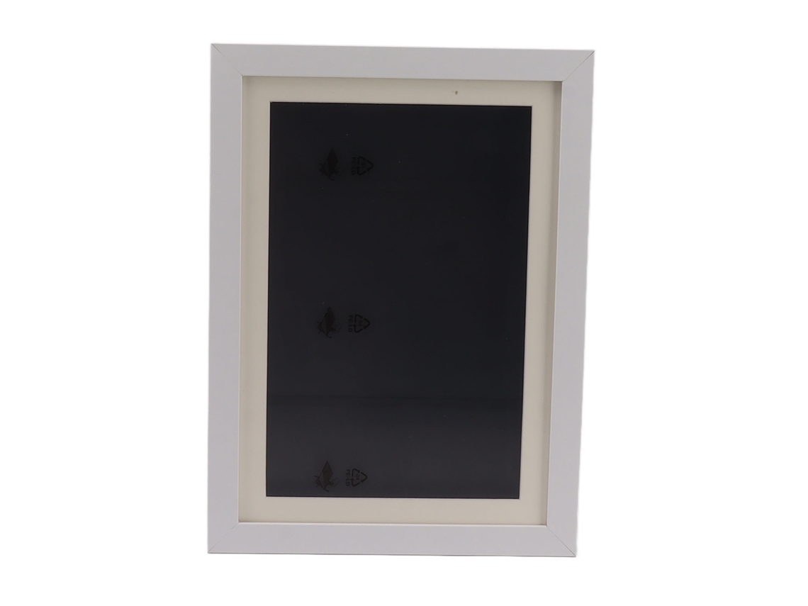 Moldura Rebe para arte infantil, feita de MDF com abertura frontal magnética, intercambiável para 50 obras, branca.