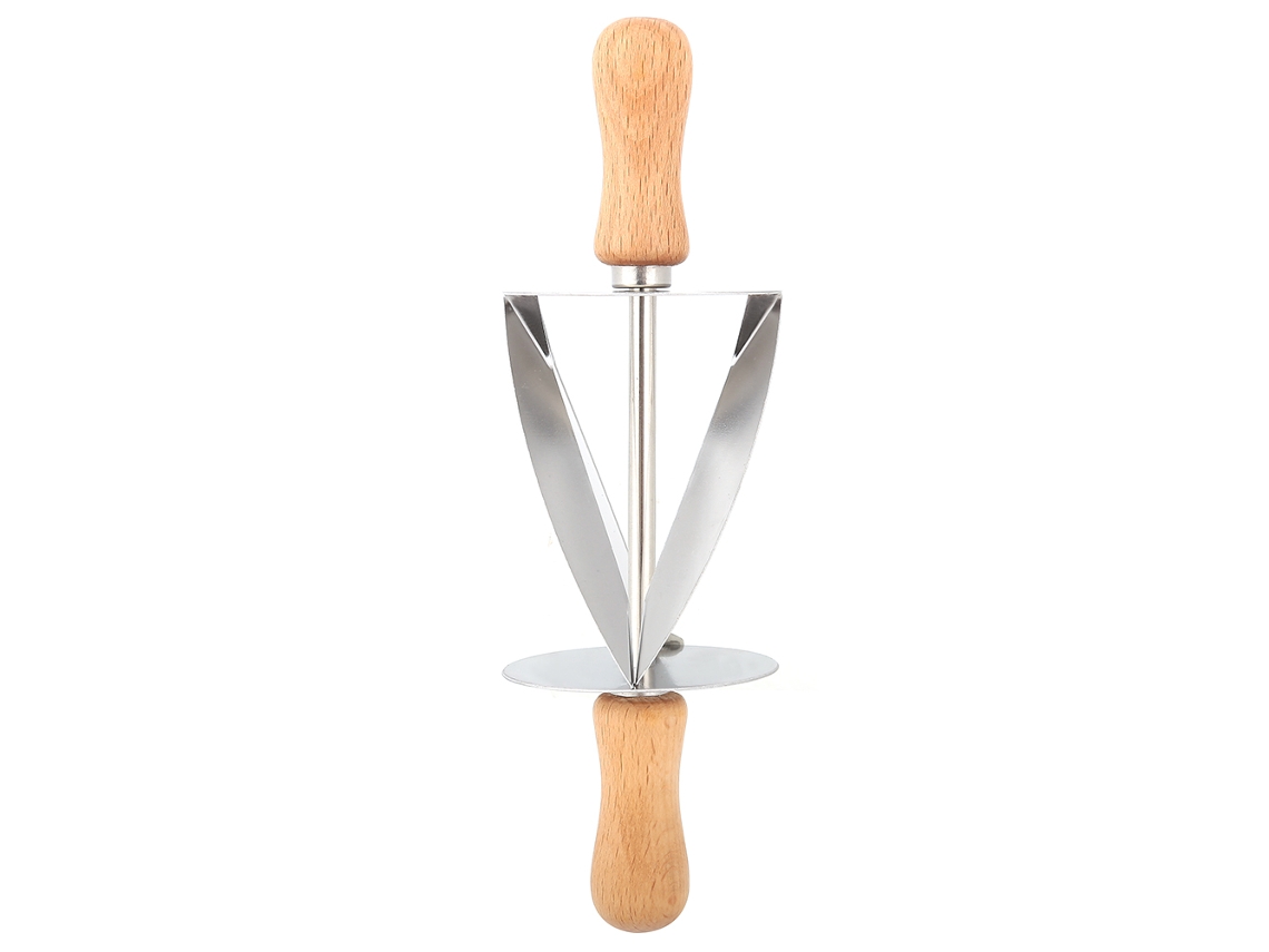 Cortador de masa giratorio de acero inoxidable con mango de madera para croissants, panes y galletas.