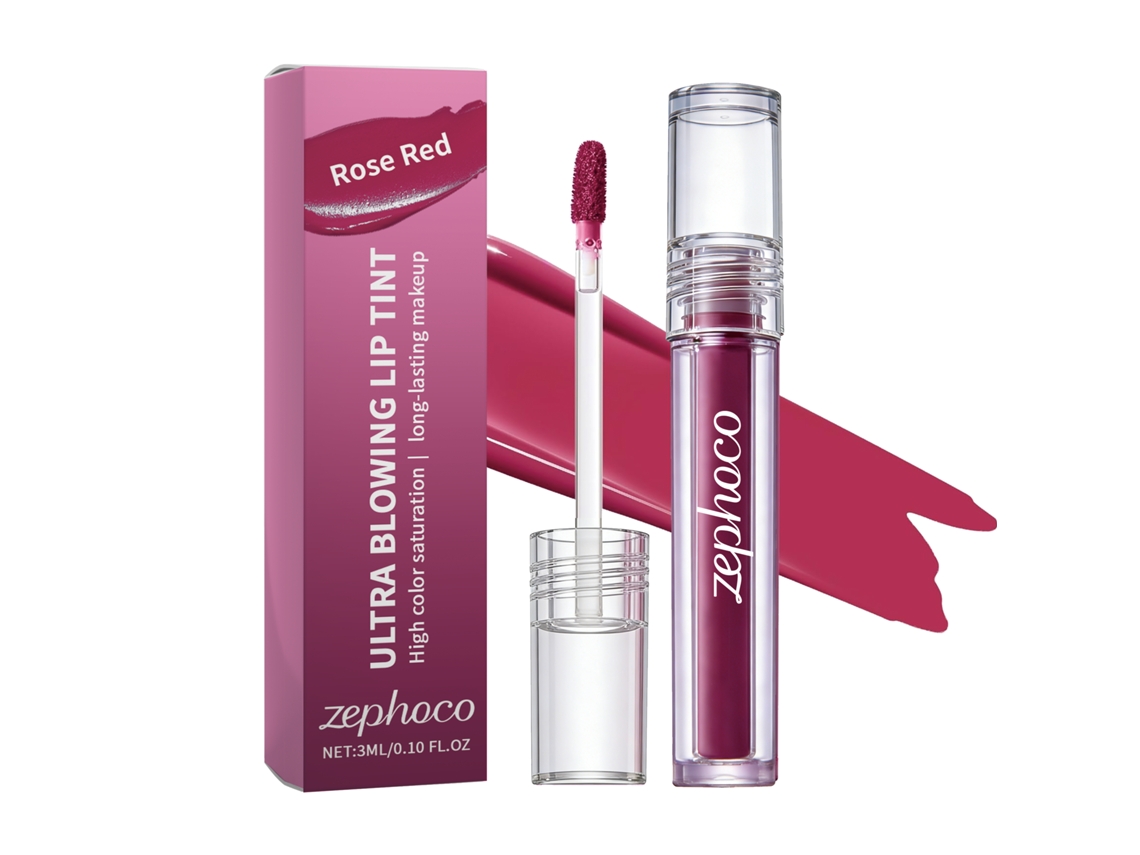 Brillo labial de color rosa rojizo claro y uniforme.