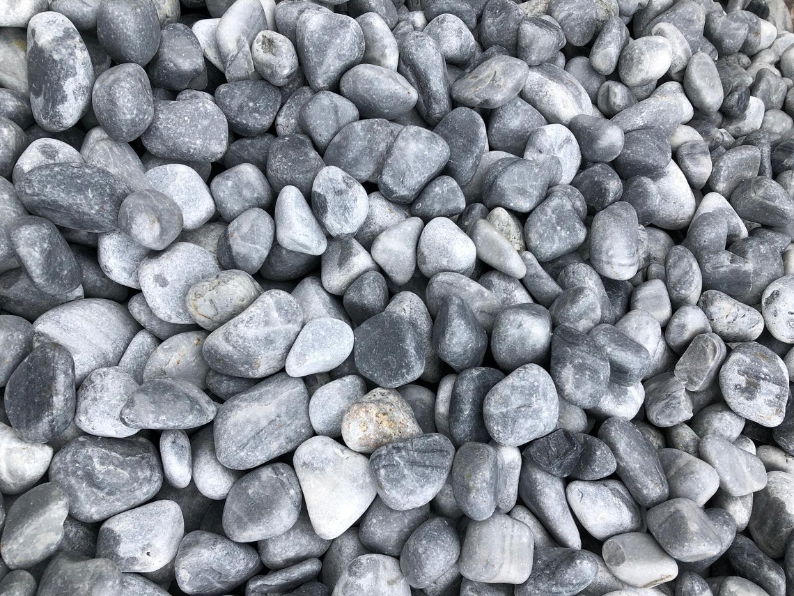Guijarros laminados azul grisáceos de primera calidad, bolsa de 20 kg / 12-24 mm