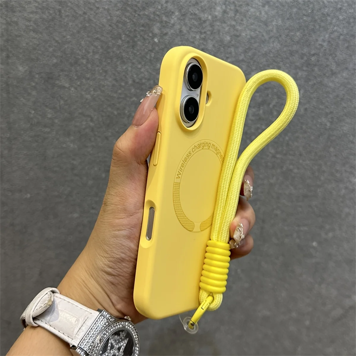 (iphone 16 Plus Amarillo) Funda De Silicona Líquida Con Cordón Magsafe Y Forro De Microfibra