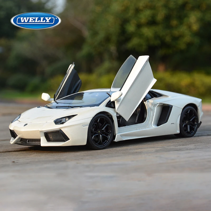 (branco) Decoração De Modelo De Carro De Corrida Em Liga Metálica Na Escala 1:24