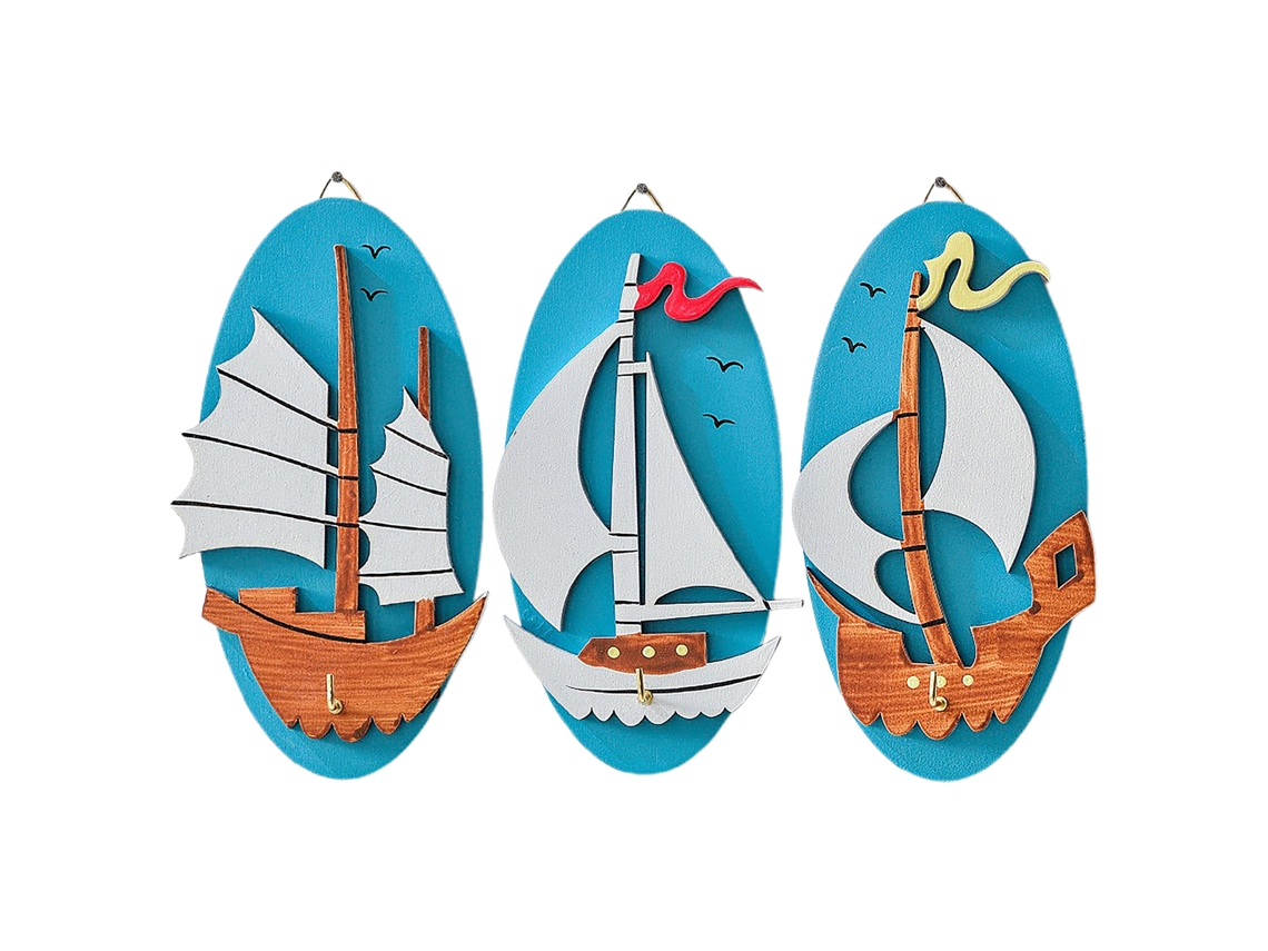 3 diseños de uñas decorativas mediterráneas: banderas amarillas, rojas y marrones.
