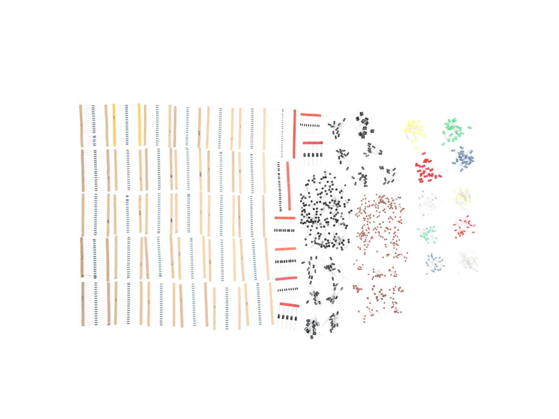 Kit de componentes electrónicos: diodos LED, resistencias de 30 ohmios, condensadores cerámicos y electrolíticos.