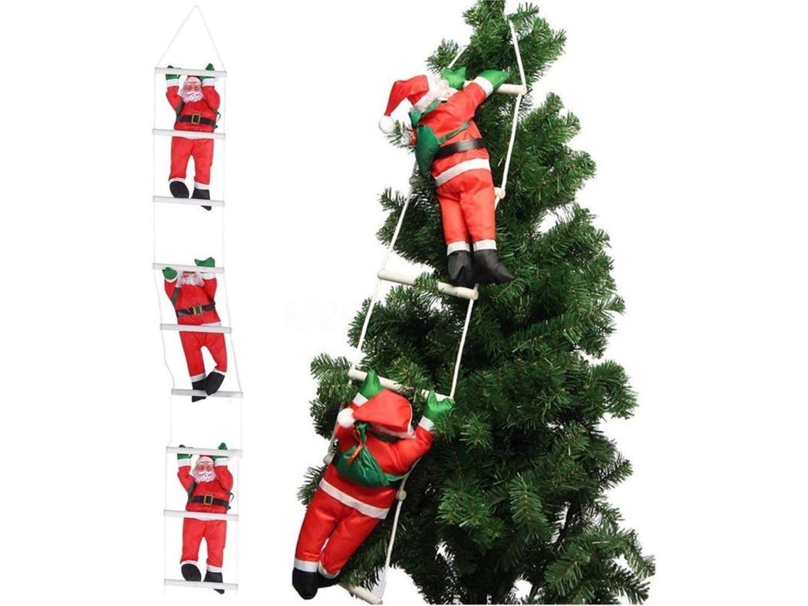 Papá Noel sube por una escalera en la azotea para decorar las fiestas navideñas.