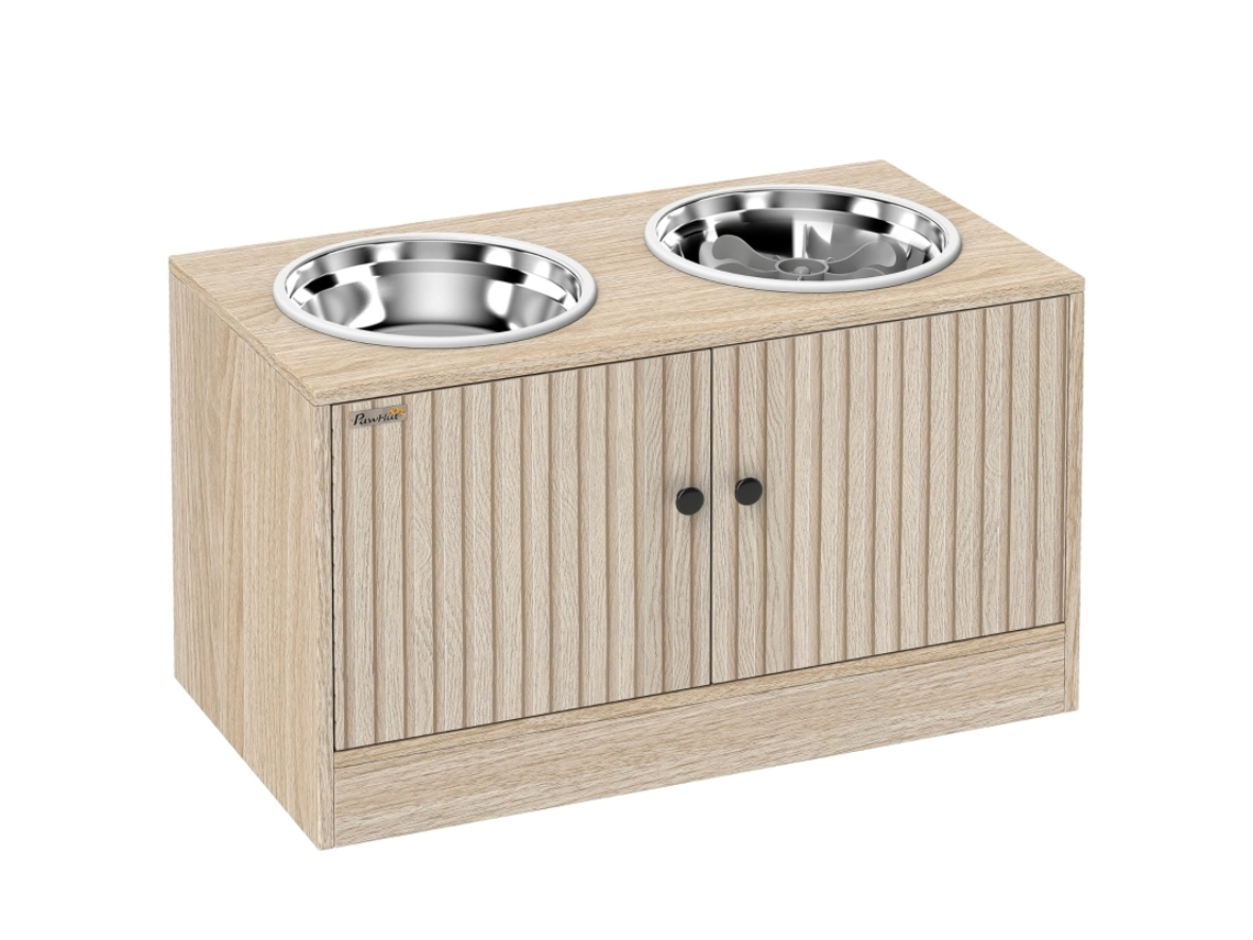 Mesa De Comedor Con 2 Cuencos De Acero Y Armario De Madera.