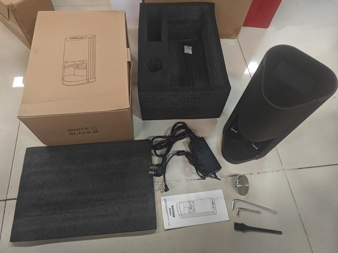 Cafetera automática con tapa y pantalla digital, capacidad de 5 a 30 kg.