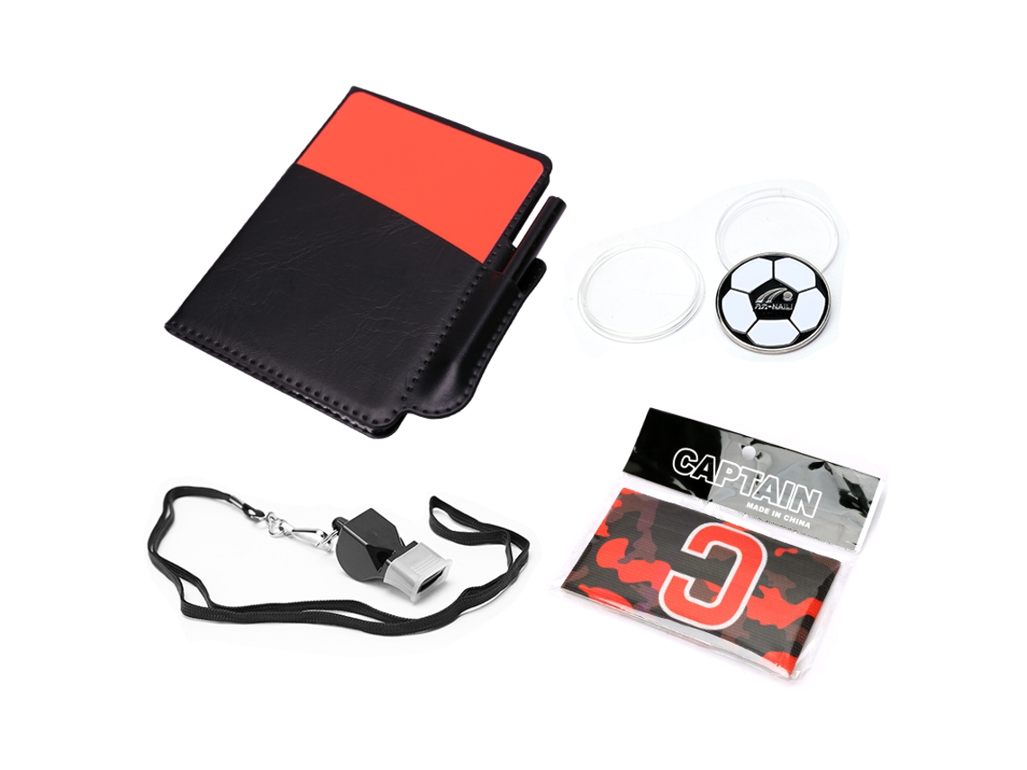 Baraja de cartas de fútbol MDUG en rojo y amarillo, con brazalete y silbato.