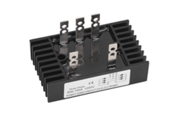 Módulo rectificador de puente trifásico de 100 A y 1200 V con disipador de calor.