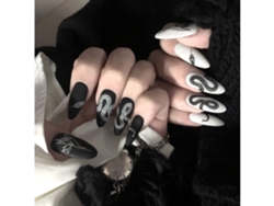 Uñas postizas coloridas con estampado de llamas, pegatina de manicura acrílica rosa vibrante (diseño negro)*