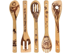 Regalos De Pesadilla Antes De Navidad: Juego De 5 Cucharas De Madera Con El Diseño De Jack Skellington.