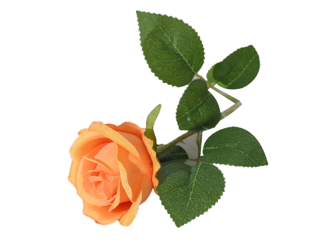 Rosas de seda naranjas simuladas para decorar la sala de estar.