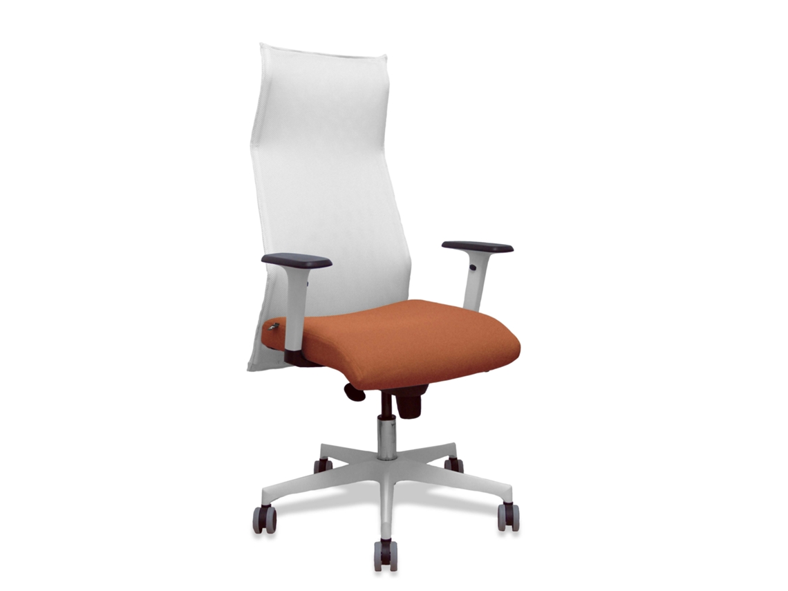 Sillón Albacete con mecanismo sincronizado, tapizado en tela marrón y malla blanca.