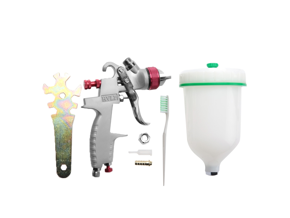 Pistola de pintura profesional con boquilla de 1,4 mm y alimentación por gravedad para pintar muebles de automoción.