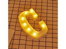 Letra LED C Iluminada con Luz Blanca Cálida, Altura 22cm, Funcionamiento a Pilas 2*AA