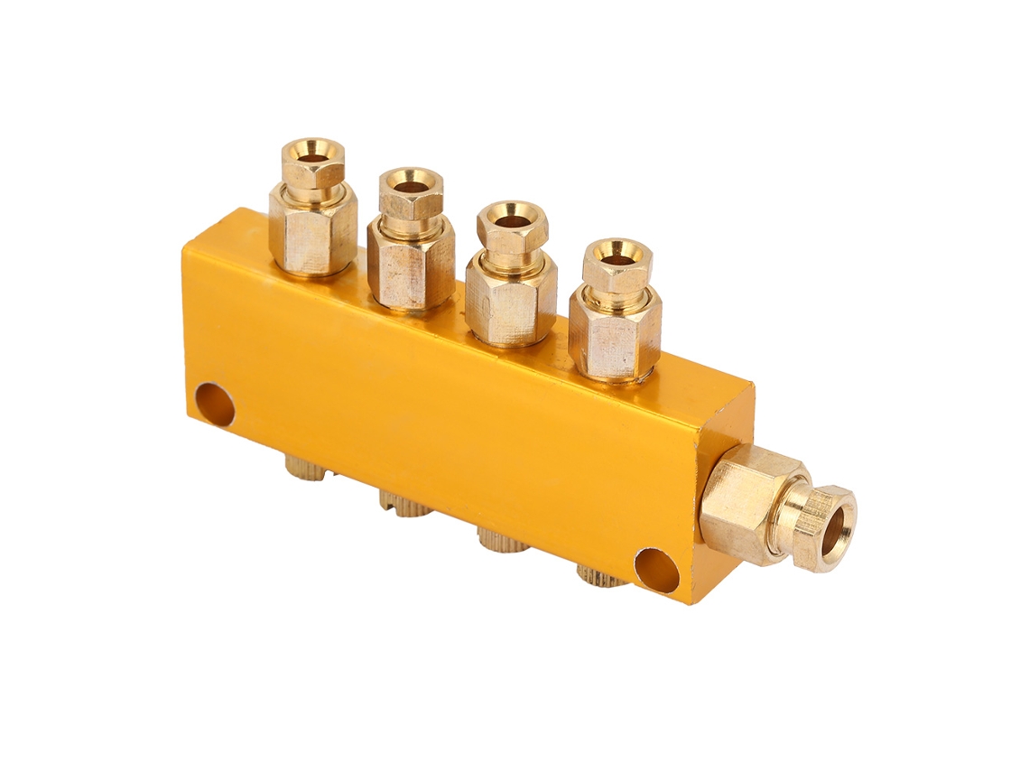 Bloque Distribuidor De Aceite De Latón Ajustable Con 1 Entrada De 6 Mm Y 4 Salidas De 4 Mm.