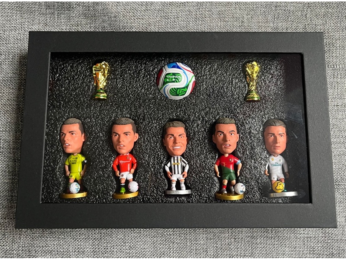 Caja Con 5 Muñecos Cr7, Mini Trofeos Y Balón Incluidos, Espuma Fijadora, Empaque Transparente, Regalo Ideal Para Sus Hinchas.