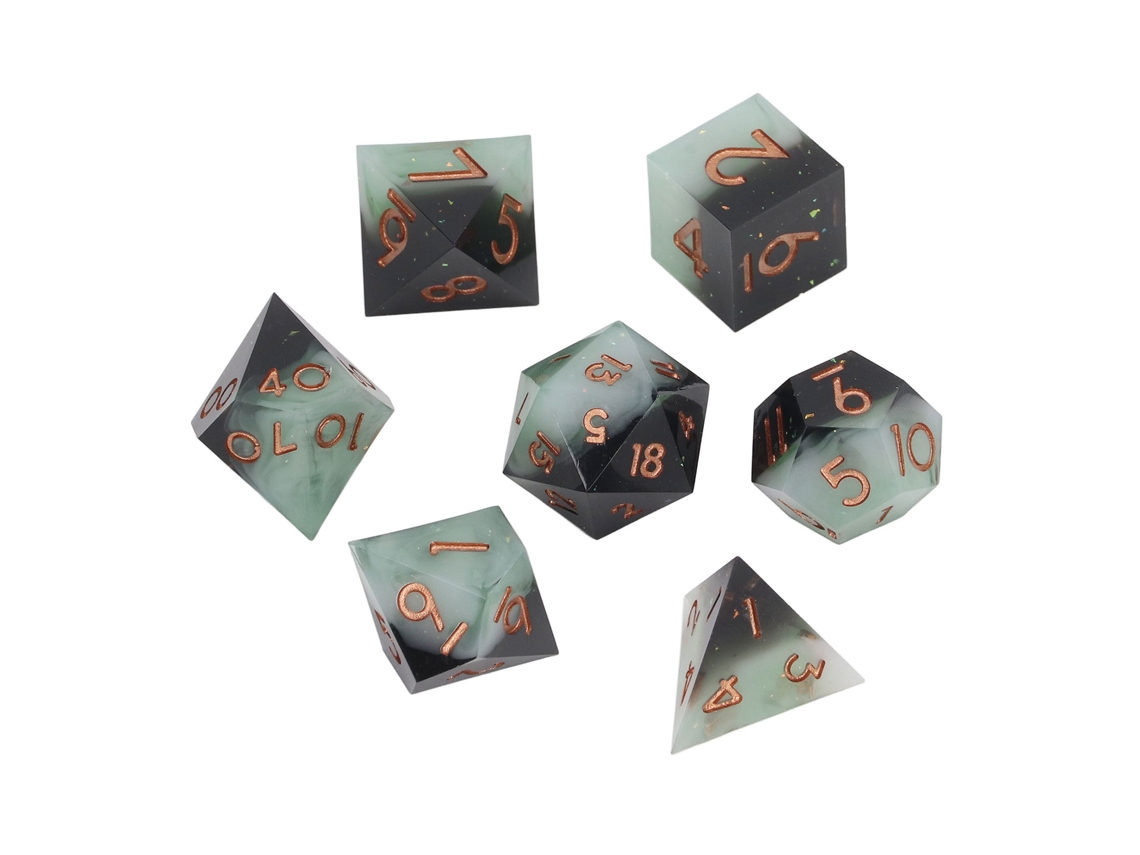 Conjunto Mali de 7 dados de resina com bordas e números precisos para jogos de Tabuleiro.