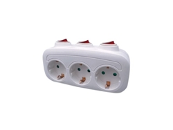 Ladrón De Triple Salida (3680w Máximo) Con Multi Interruptor Fabricado En Polipropileno Color Blanco