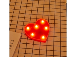 Letras LED Corazón Rojo, Símbolo Iluminado con Luz Blanca Cálida, Altura 22cm, Funcionamiento a Pilas 2*AA
