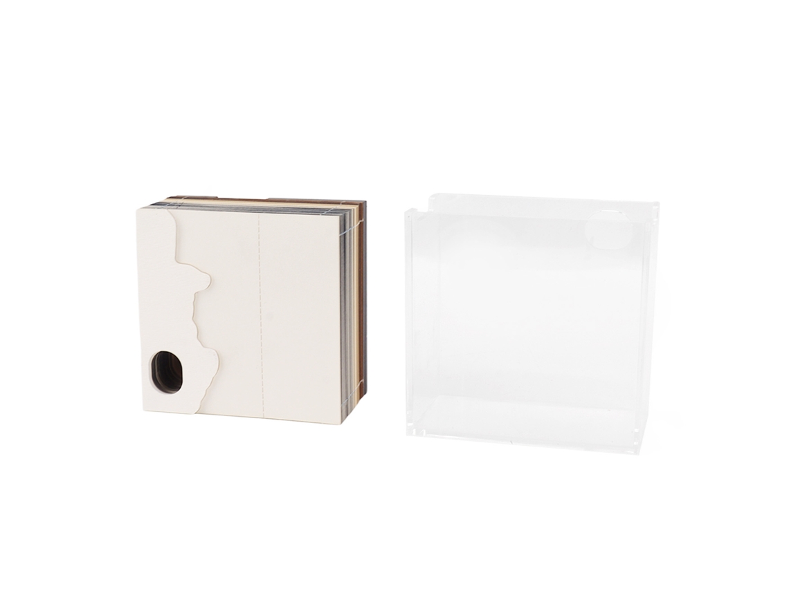 Cuaderno con calendario semanal de castillo en 3D 2025