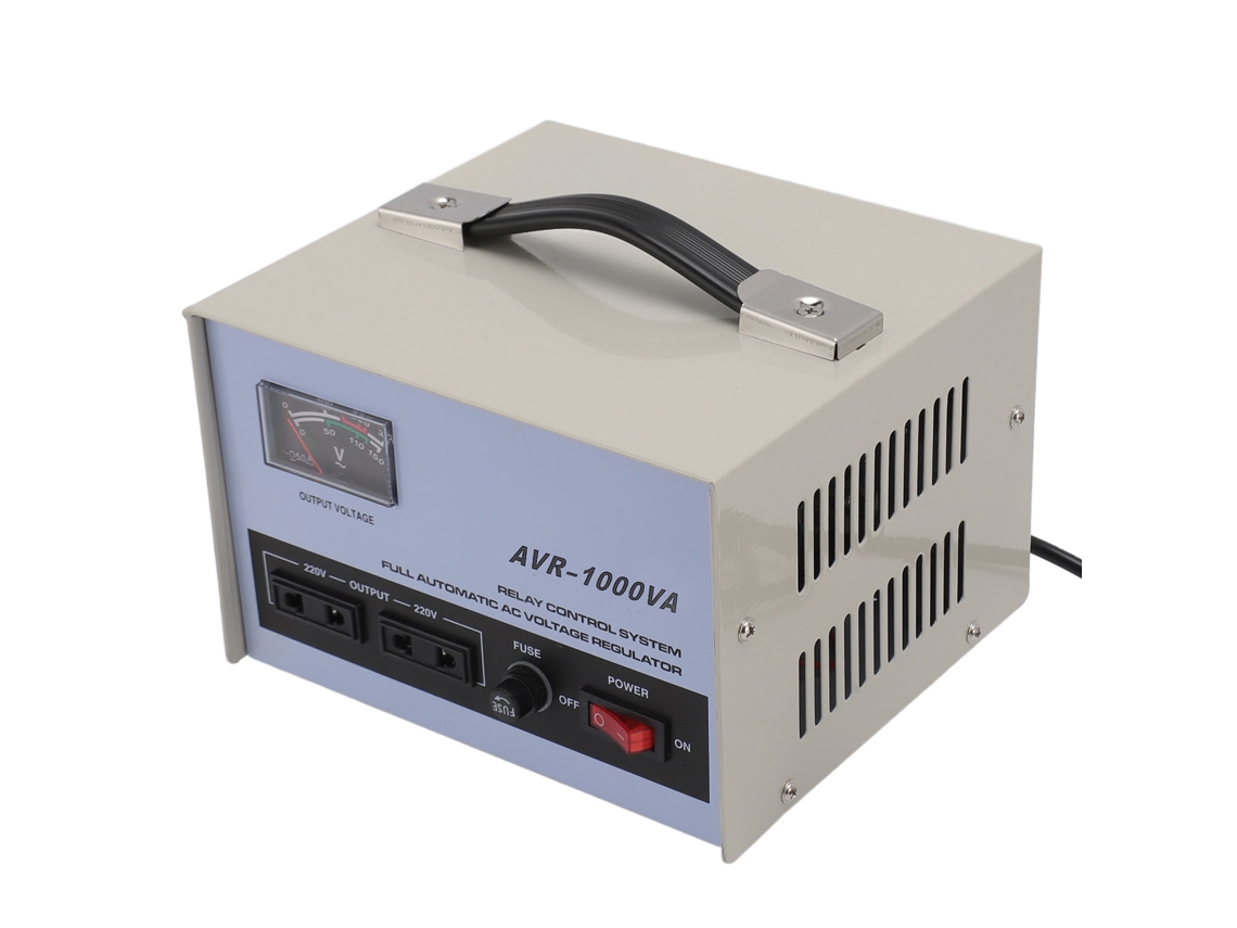 Regulador automático de voltaje de CA de 1000 W con 3 tomas universales y 2 fusibles.