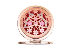 Espejo de maquillaje redondo plegable y compacto con mango de aluminio estampado retro, ideal para viajes y como regalo.