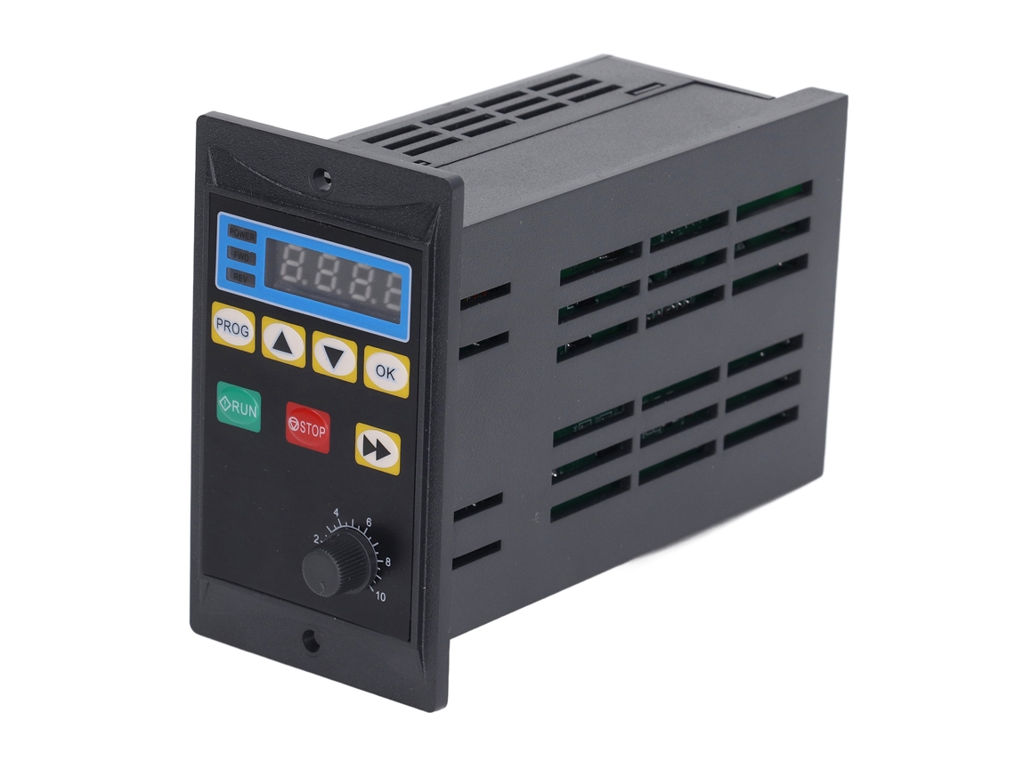 Inversor de frecuencia de 1,1 kW, monofásico a trifásico.
