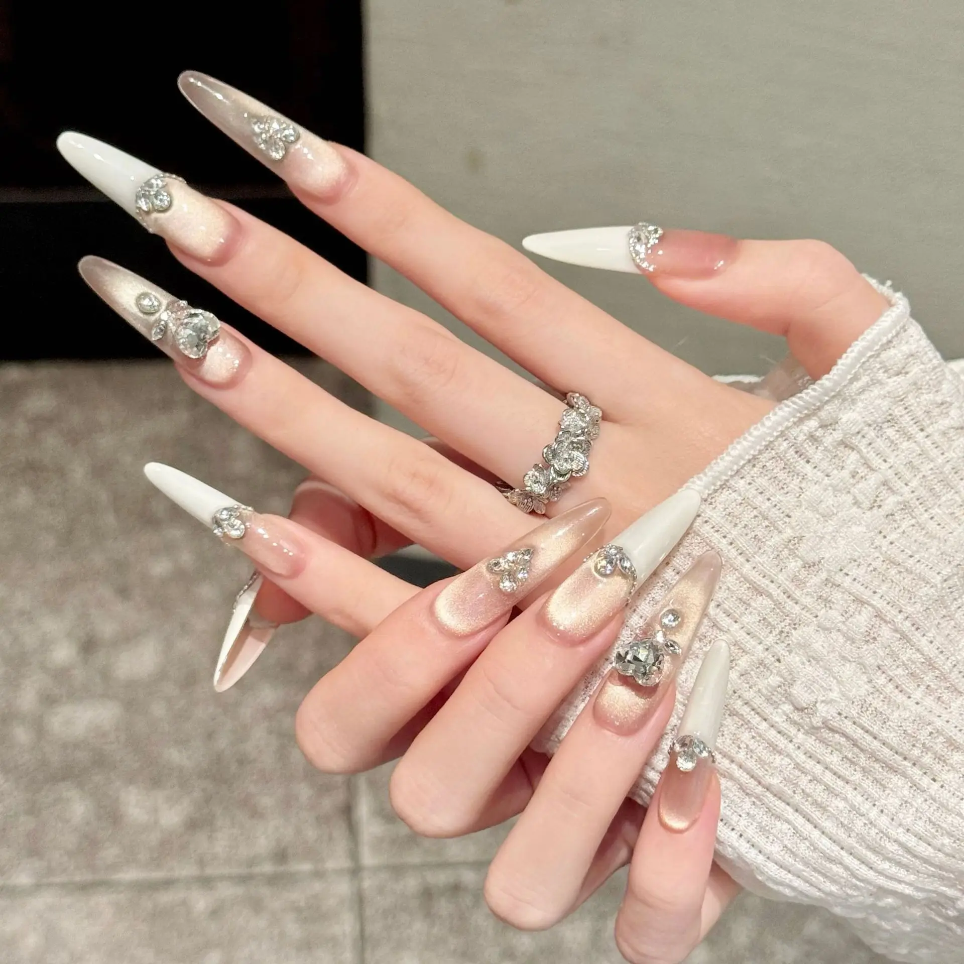 (3098-l) Set De 10 Piezas De Uñas Artificiales Hechas A Mano Con Diseño De Presión.