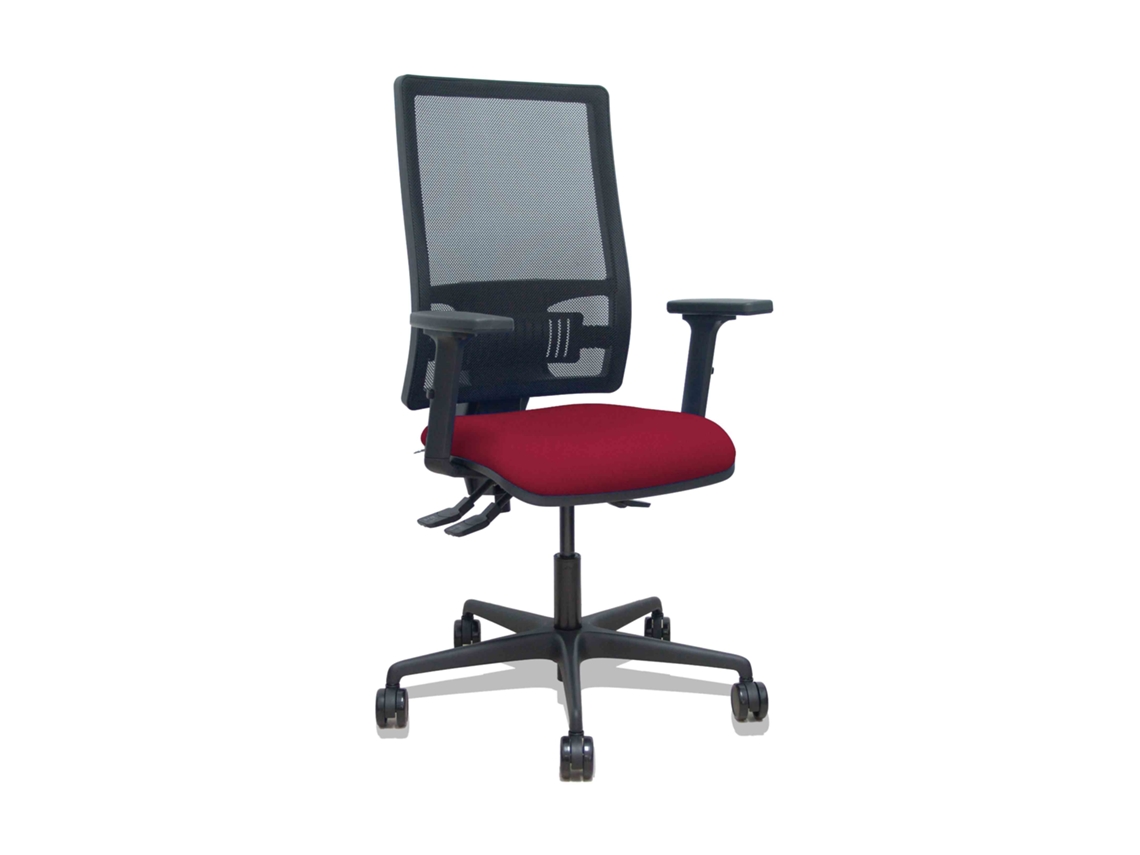 Silla de oficina Bormate con mecanismo asíncrono, tapizada en tela color burdeos y malla negra.