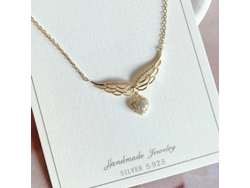 Collar con colgante de circonita, delicadas alas talladas, corazón con diamantes MDUG (plata chapada en oro)