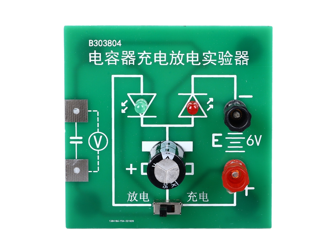 Equipe De Experimento De Carga E Descarga De Capacitor Com Luz Indicadora