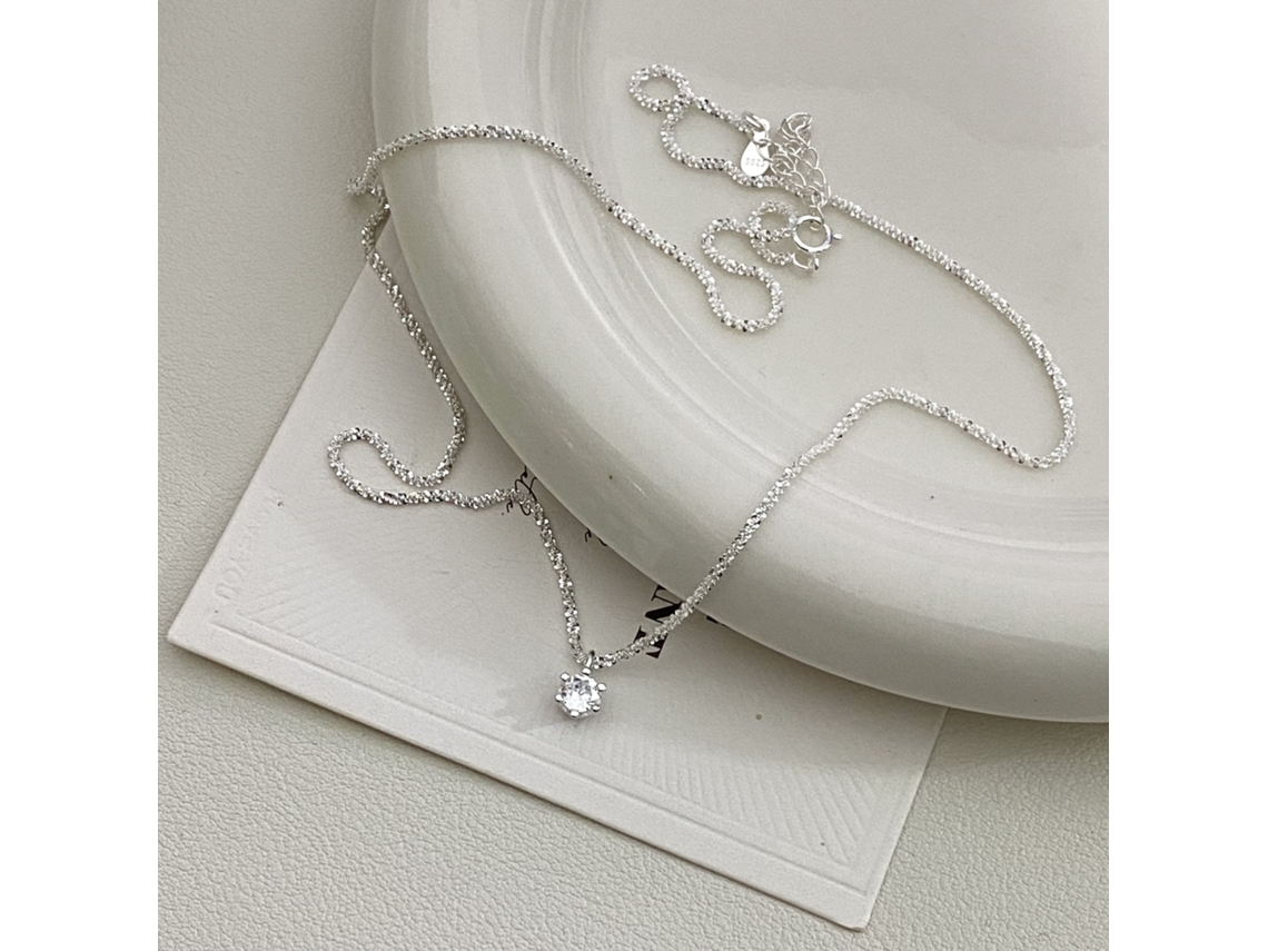 Un Collar Brillante Y Estrellado De Plata De Ley 925, Adornado Con Elegantes Y Sofisticadas Piedras De Circonita Blanca: Una Pieza Verdaderamente Elegante.