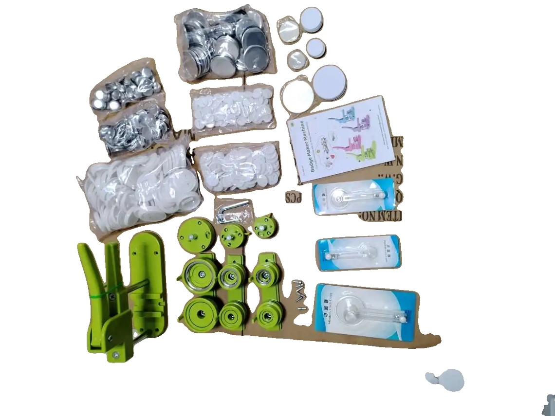 Máquina para hacer botones, diseño ergonómico, kit de manualidades versátil, color verde.