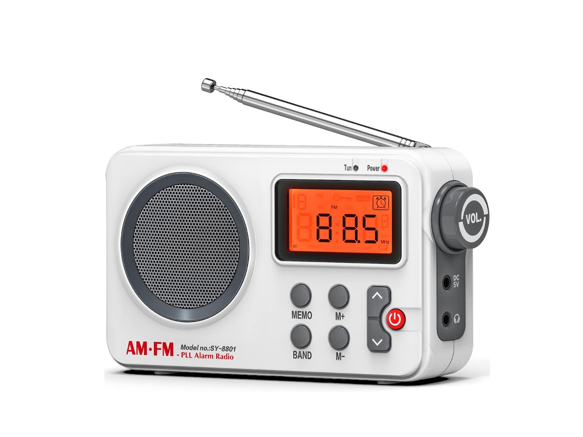 Radio AM/FM con pantalla LCD y conector para auriculares, ideal para uso en el hogar y el baño.