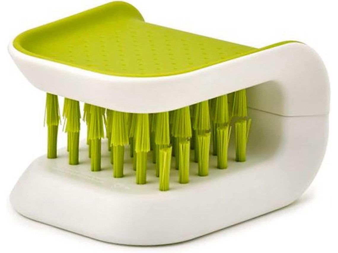 Escova de aço inoxidável para limpeza de facas e talheres com design envolvente e cabo antiderrapante.