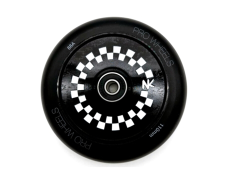 Rueda Racing Nokaic 110mm para Patinete Freestyle, Goma Negra y Núcleo de Disco Negro-Blanco