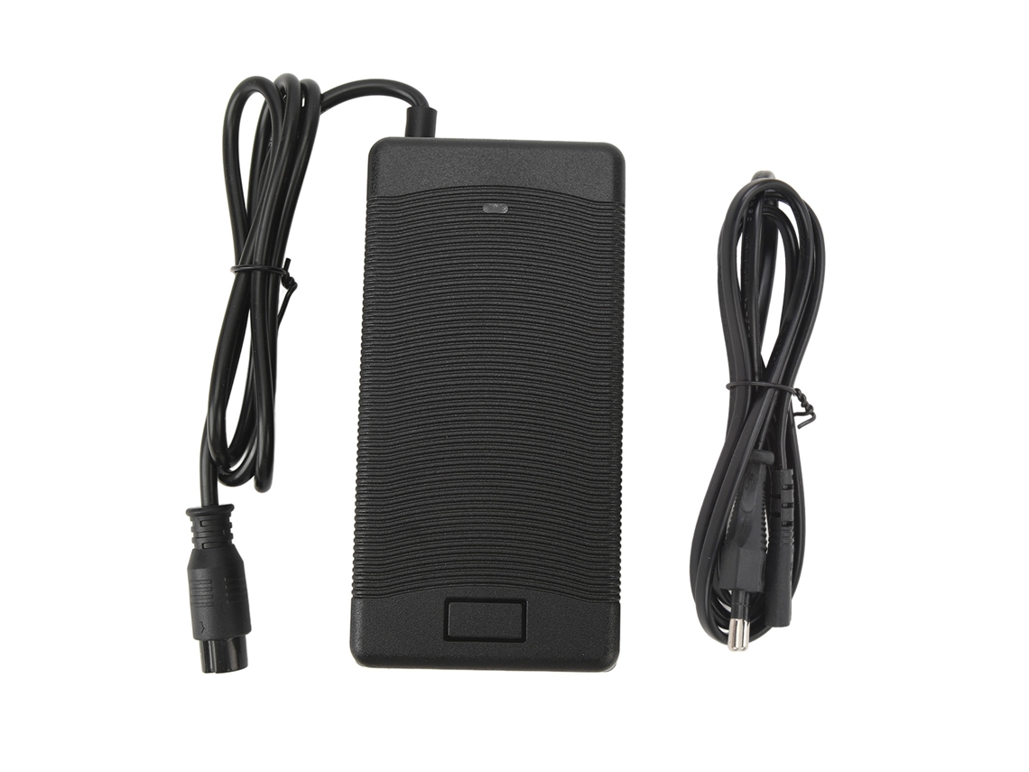 Adaptador De Corriente Para Cargador De Baterías De Litio De 54,6 V Y 2 A Con Enchufe M16 De 3 Pines Para Bicicletas Y Patinetes Eléctricos.