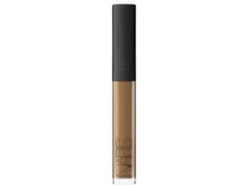Corrector cremoso y radiante Nars Amande Ladies, 6 ml, natural oscuro