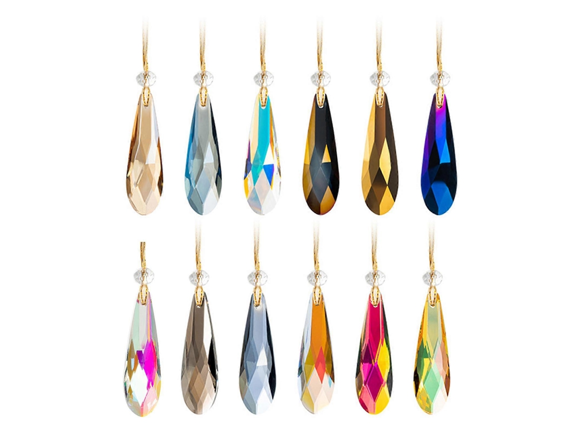 Elegantes colgantes atrapasoles de cristal con efecto arcoíris multicolor.