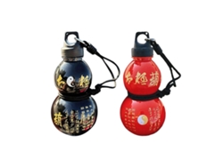 Botella Deportiva De Agua Con Pito De Calabaza, Calabazas Y Vaso De Agua. Rosewell